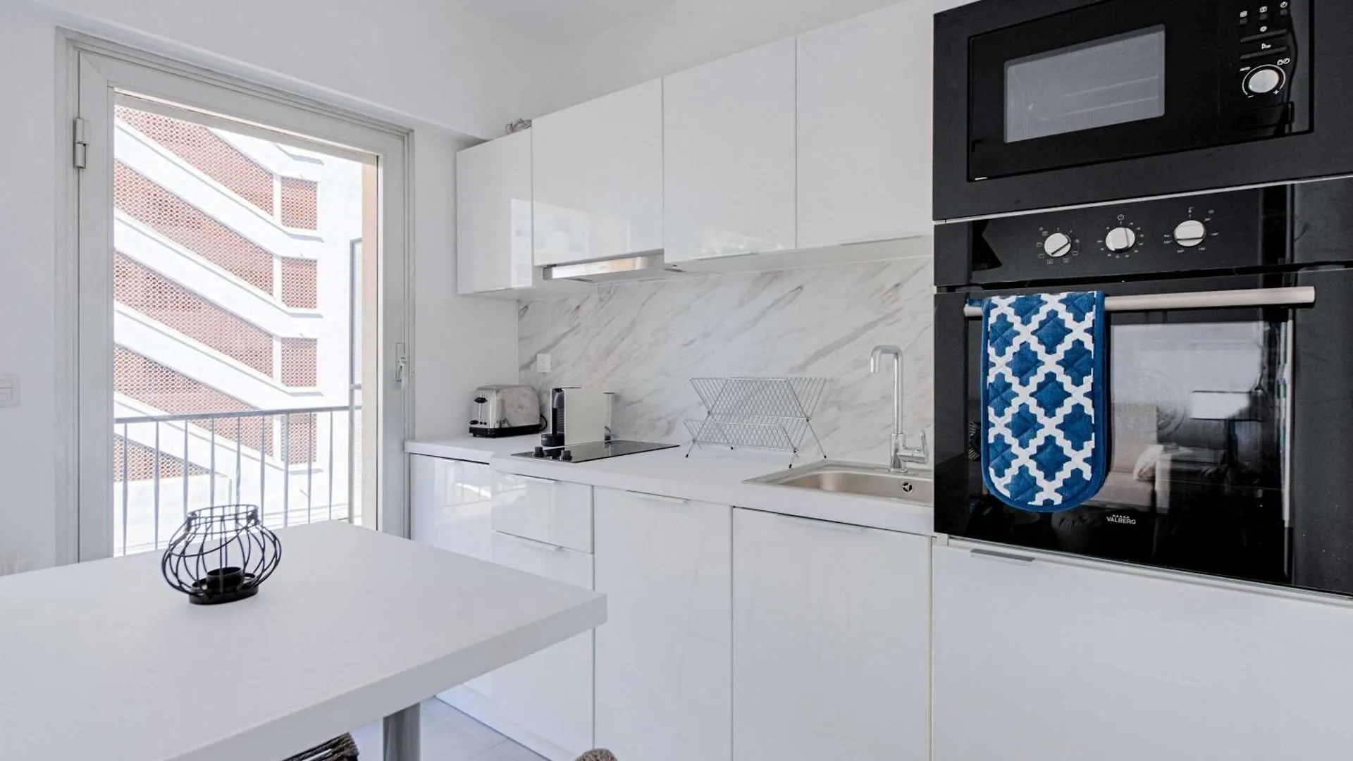 Apartment Beautiful Flat With Balcony - 200M From The Beach Antibes