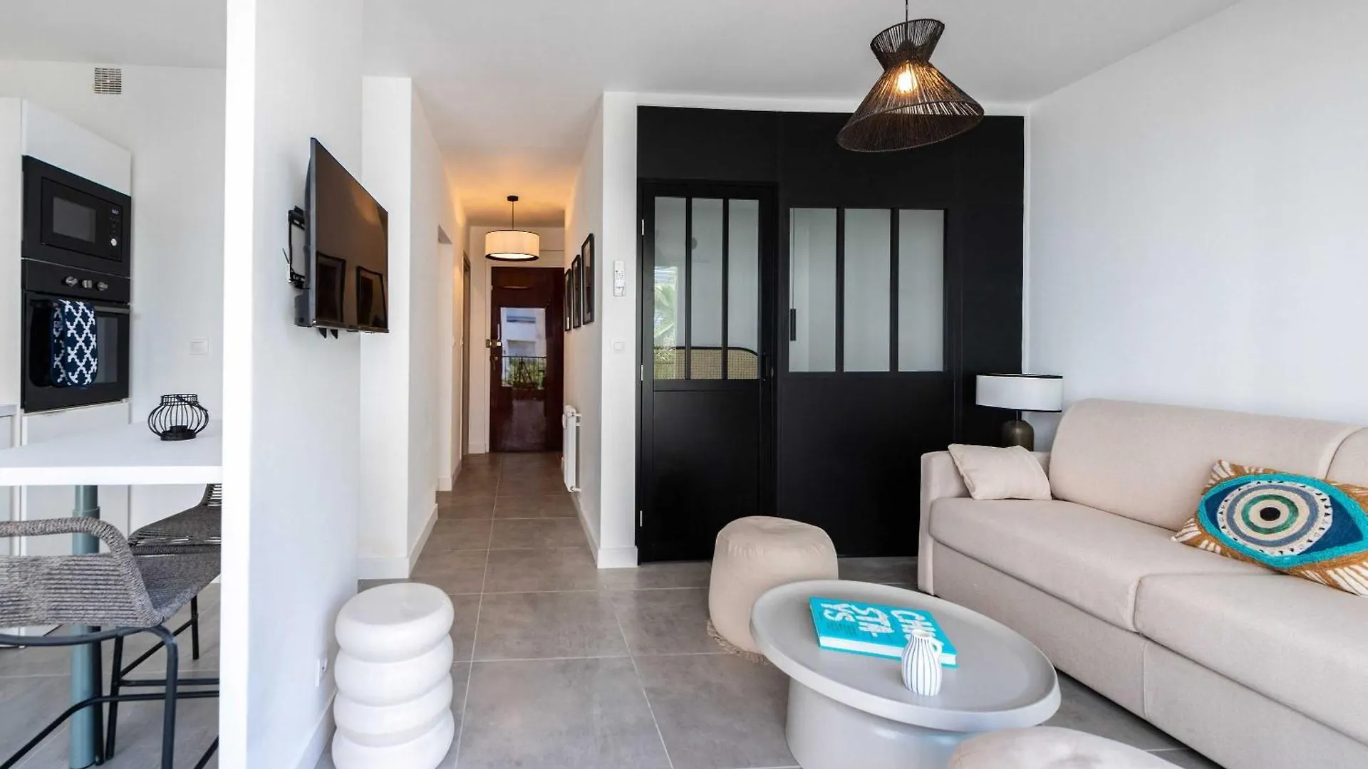 Beautiful Flat With Balcony - 200M From The Beach Antibes Apartment