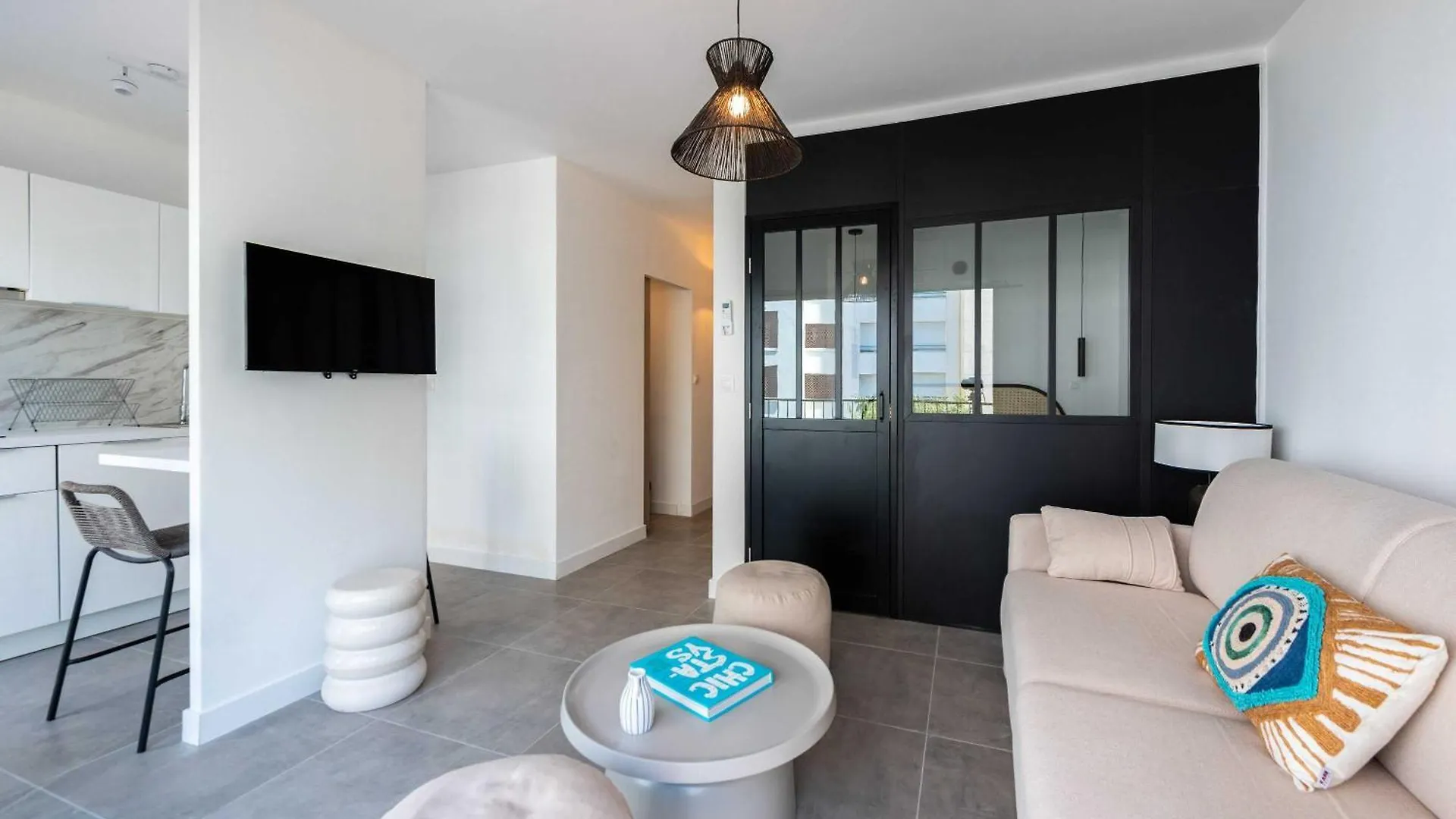 Beautiful Flat With Balcony - 200M From The Beach Antibes 0*,