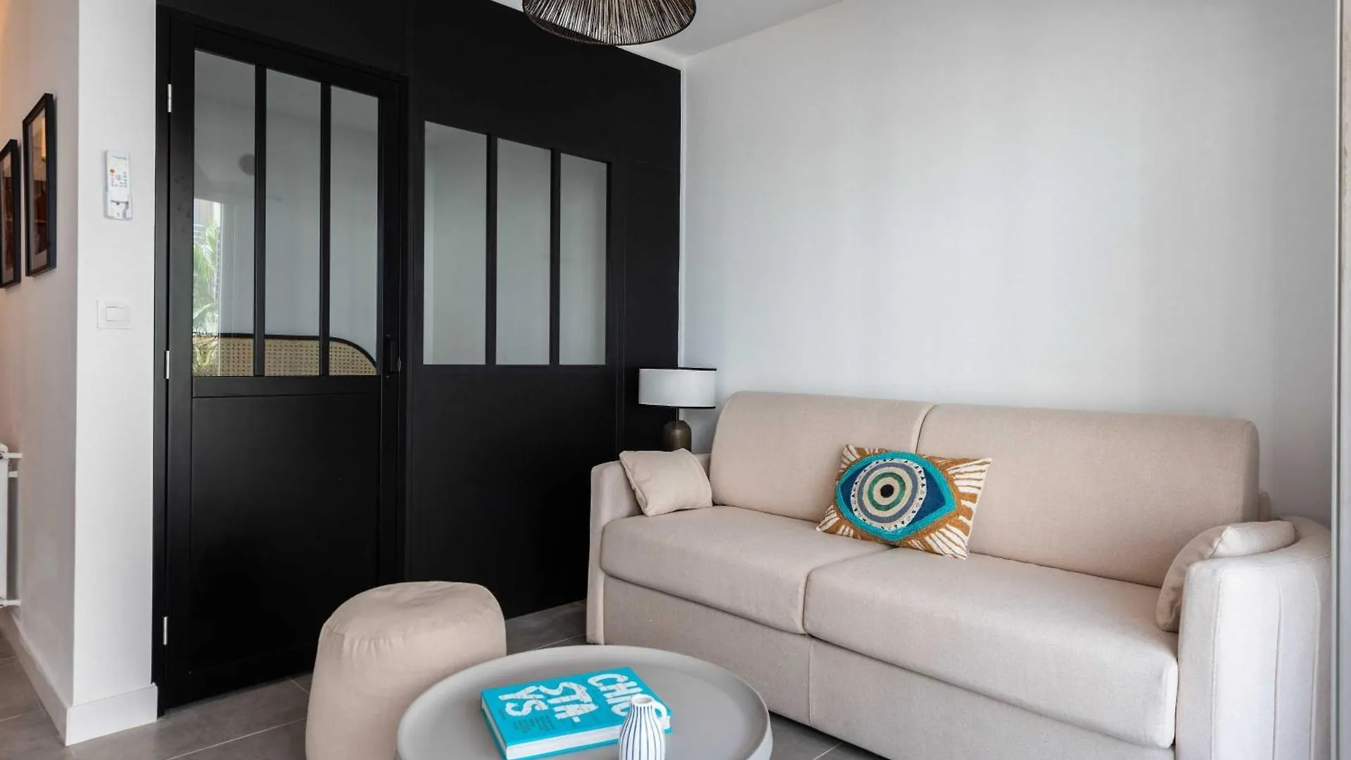 Beautiful Flat With Balcony - 200M From The Beach location