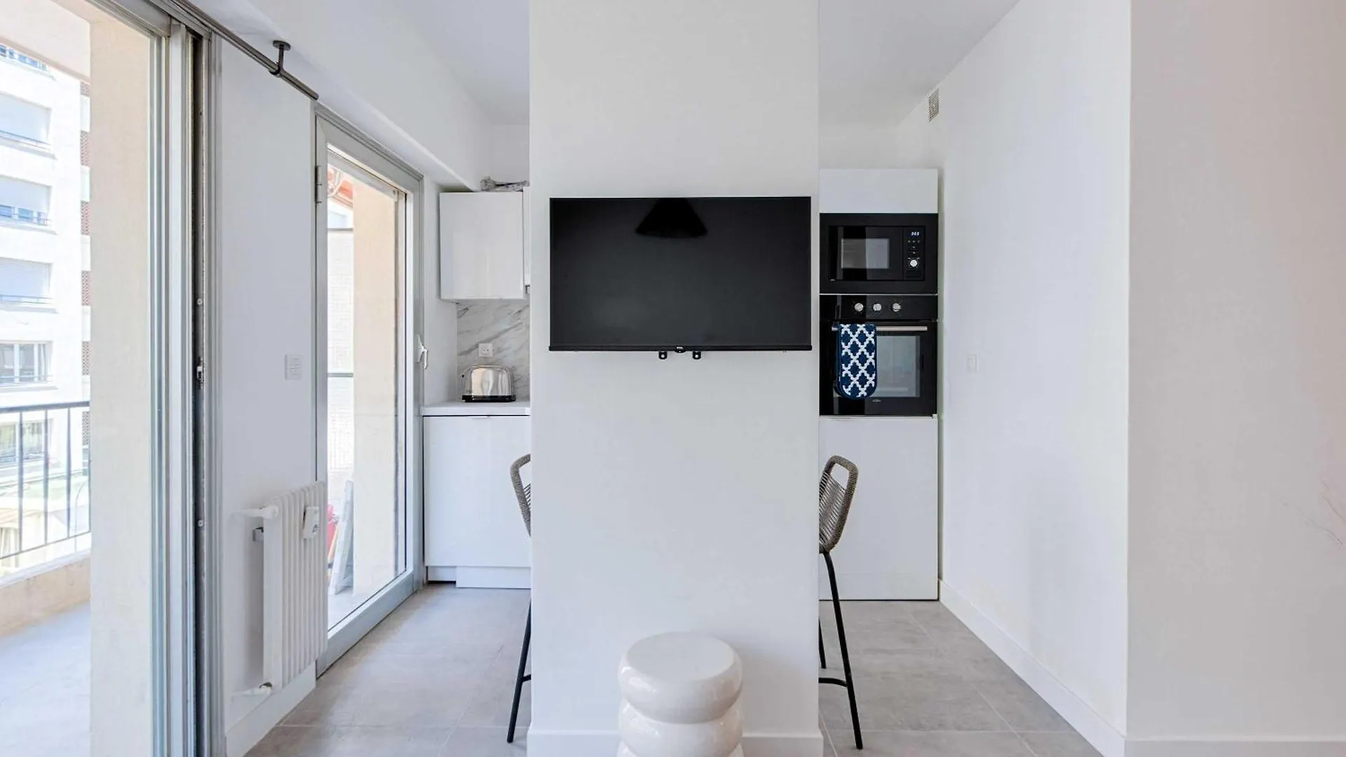 Beautiful Flat With Balcony - 200M From The Beach Antibes Apartment